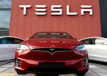 China le ordena a Tesla reparar 285,000 autos por fallas en la dirección asistida