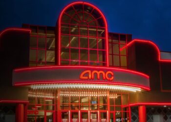 Acciones de la cadena de cine AMC se disparan un 126% en un día en Wall Street y vuelven los ‘meme stocks’