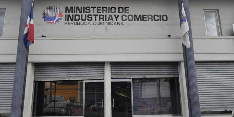 Seis mesas, coordinadas por Industria y Comercio, realizan propuestas para rebajar los precios