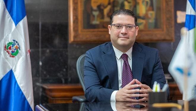 Dirección General de Aduanas y Philip Morris Dominicana firman convenio para enfrentar el comercio ilícito de tabaco
