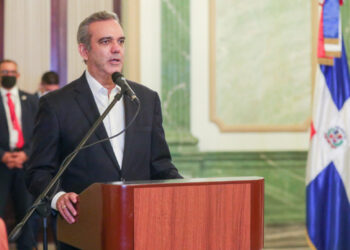 Presidente Luis Abinader anuncia desescalada gradual del toque de queda en República Dominicana