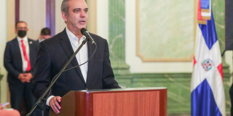 Presidente Luis Abinader anuncia desescalada gradual del toque de queda en República Dominicana