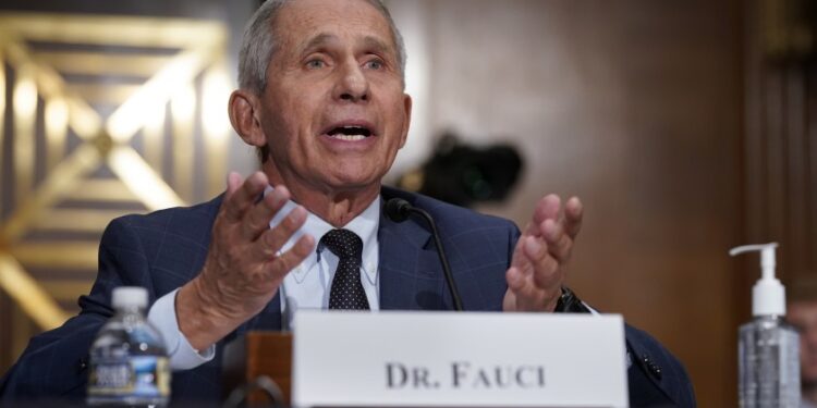 Anthony Fauci promueve la creación de “vacunas prototipo” para combatir familias de virus que podrían provocar futuras pandemias
