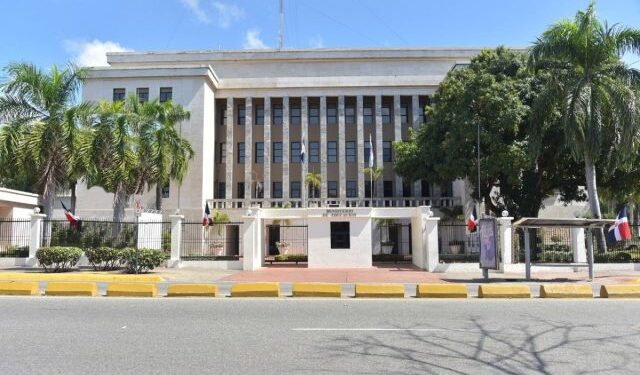 El Ministerio de Educación de la República Dominicana paga RD$45,592,384.29 por licencia pre y post natal