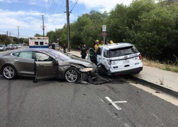 Estados Unidos investiga el sistema de piloto automático de Tesla debido a una serie de accidentes