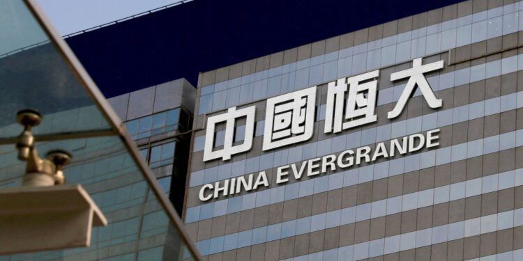 El gigante chino del ladrillo Evergrande se asoma al precipicio y desata el miedo