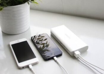 La UE exige enchufe único para cargar teléfonos
