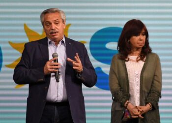 Ministros argentinos presentan renuncia tras derrota electoral del oficialismo en las primarias