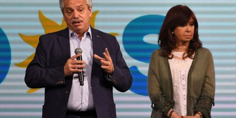Ministros argentinos presentan renuncia tras derrota electoral del oficialismo en las primarias