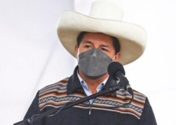 Aprobación del presidente de Perú sube al 42% y aumenta la desaprobación al Congreso