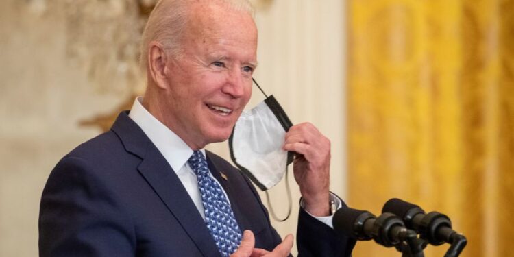 Biden planea convocar una cumbre global para contener la pandemia