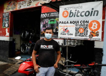 El bitcoin se hunde un 14% en dos días tras el debut en El Salvador como moneda legal