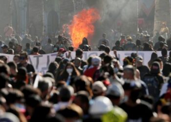 Protestas por el aniversario del estallido social en Chile dejan dos muertos y más de 400 detenidos