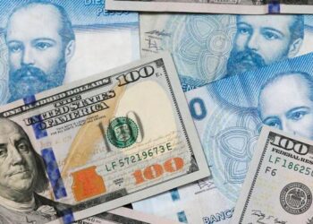 Monedas de A. Latina operan con pérdidas, mientras el dólar navega sin rumbo fijo a nivel global