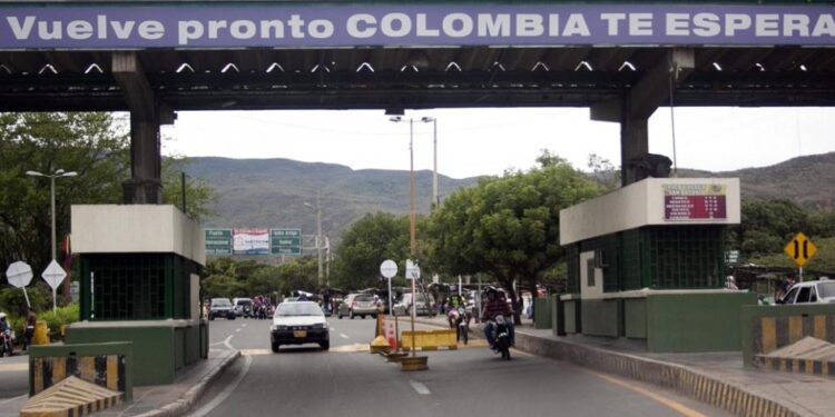 Venezuela reabre frontera con Colombia