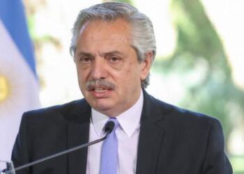 Alberto Fernández sobre la falta de acuerdo para pagar la deuda: «Argentina no se va a arrodillar ante el FMI»