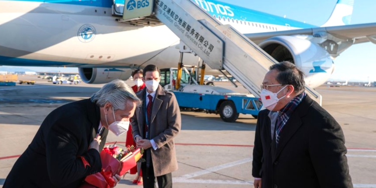 Alberto Fernández llegó a China, donde se reunirá con el presidente Xi Jinping