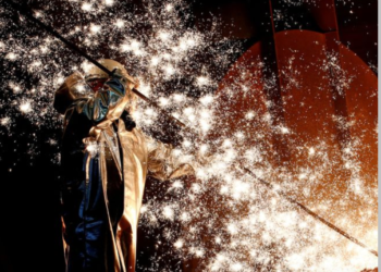 Fabricantes alemanes esperan que las restricciones de suministros remitan este 2022