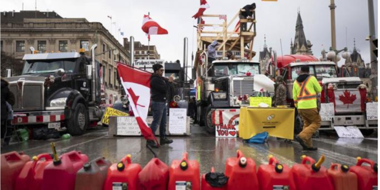 EEUU pide a Canadá poner fin a bloqueo en puente fronterizo
