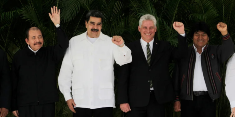 América Latina es la región del mundo en la que más descendió el índice de democracia en 2021
