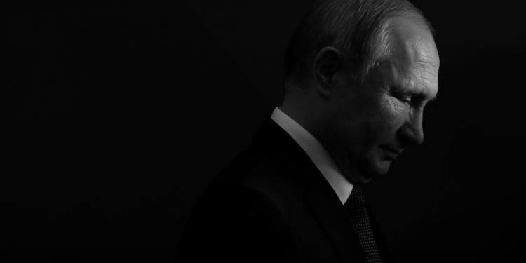 Putin amenaza con arsenal nuclear y Ucrania negociará «sin claudicar»