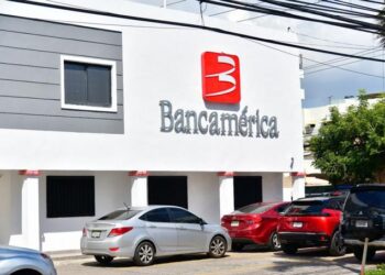 Intervención de Bancamérica para disolverlo sorprende a clientes; accionistas se oponen