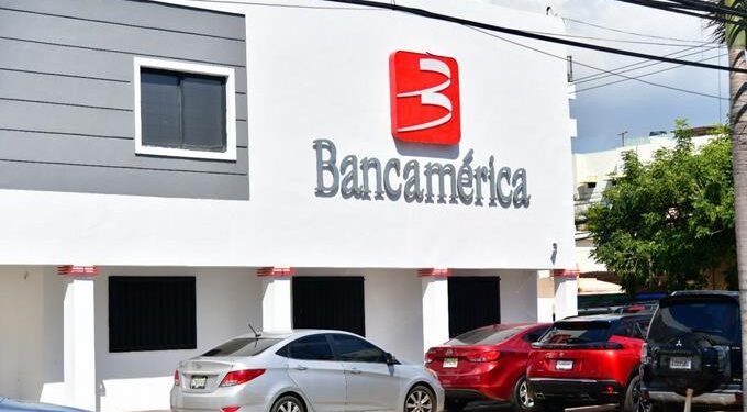 Intervención de Bancamérica para disolverlo sorprende a clientes; accionistas se oponen