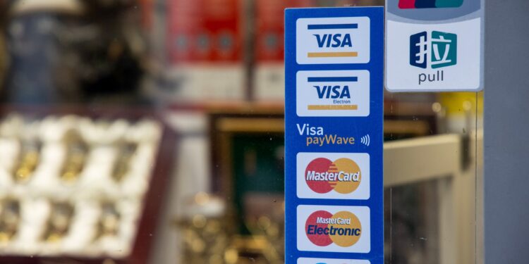 Mastercard y Visa bloquean algunas actividades rusas debido a sanciones