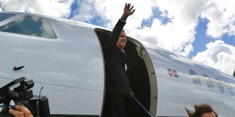 Presidente Abinader sale hacia Argentina y Chile; sostendrá encuentros con autoridades y empresarios