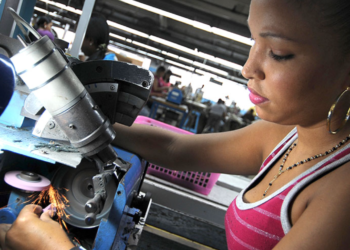 Más de cuatro millones de mujeres en América Latina aún no recuperan su trabajo