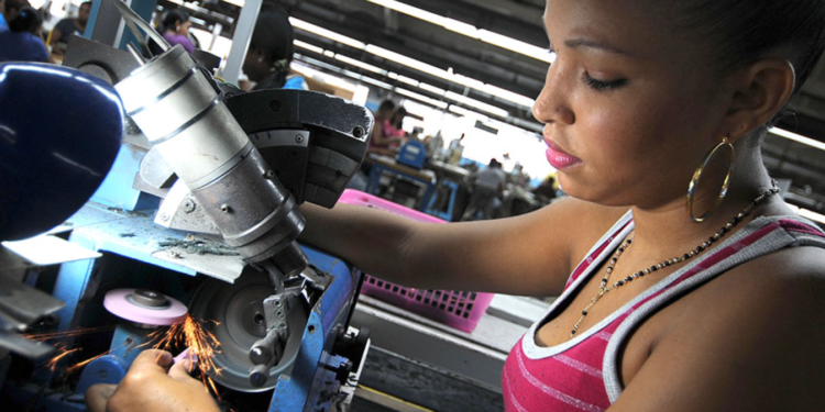 Más de cuatro millones de mujeres en América Latina aún no recuperan su trabajo