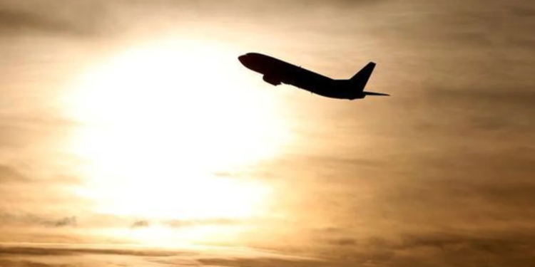 Alza del petróleo toma desprotegidas a las aerolíneas de América Latina