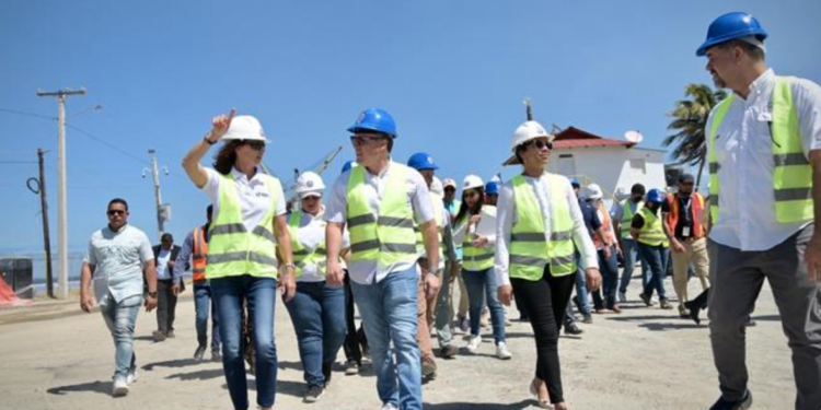 Representante del BID realiza visita al puerto de Manzanillo