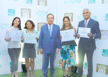 Banco Central concluye la VIII Semana Económica y Financiera con la entrega de premios de Economistas del Futuro