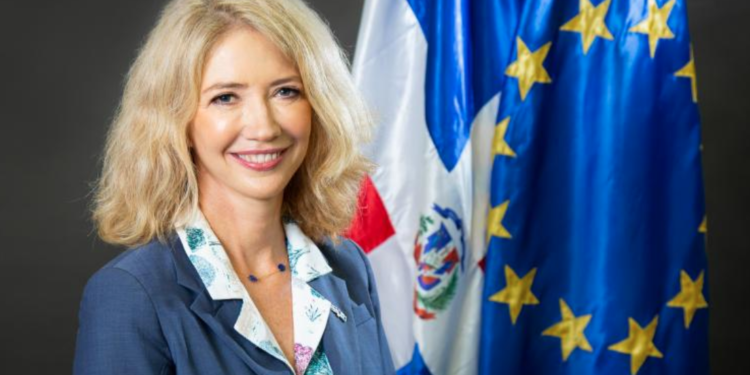 Embajadora de la Unión Europea en RD elogia la generosidad y medidas del gobierno  con los ucranianos varados en el país