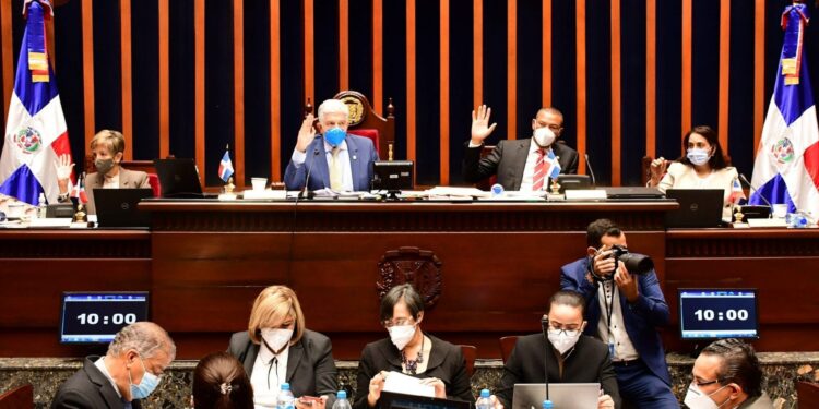 Senado recibe resolución para interpelar al Superintendente de Pensiones