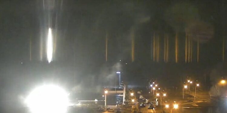 Rusia bombardeó la central nuclear más grande de Europa, desató un incendio y generó alarma mundial