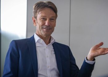 Opel: “Es responsabilidad de los Gobiernos de la UE que los coches eléctricos sean asequibles”