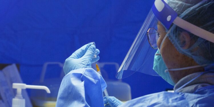 Dos disparos dirigidos a Omicron de Sinopharm para iniciar ensayos en Hong Kong