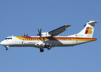 La aviación carga contra nuevos impuestos y vetos a vuelos cortos, y urge impulso al biocombustible