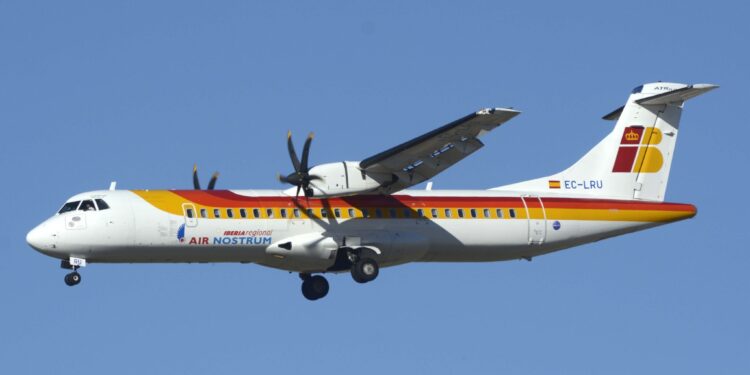 La aviación carga contra nuevos impuestos y vetos a vuelos cortos, y urge impulso al biocombustible