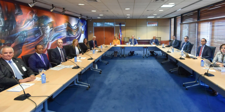 Valdez Albizu recibe la visita de la nueva junta directiva de ASIEX