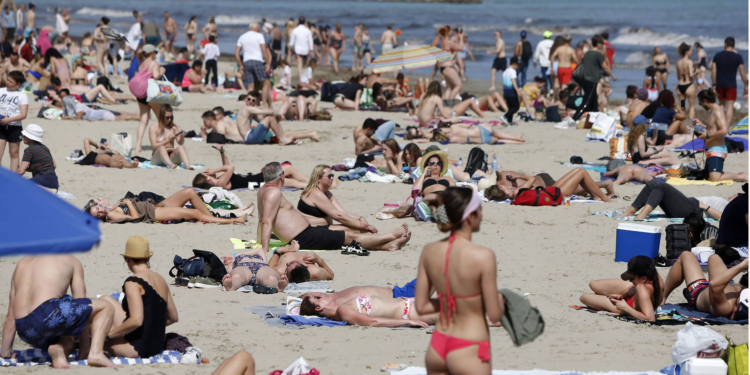 En España el turismo anticipa un verano récord tras una Semana Santa inédita en viajes