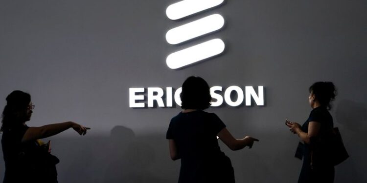 Ericsson suspende su actividad en Rusia y pone a su personal en baja laboral