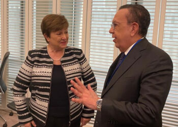 Valdez Albizu participa en reuniones de primavera dle Banco Central