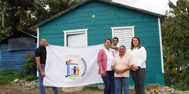 VB entregó nueve viviendas reparadas en Constanza