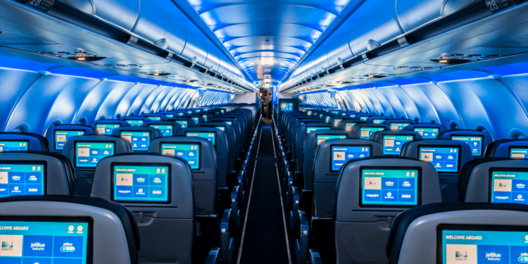 JetBlue hace oferta por la aerolínea Spirit para frustrar su venta a Frontier