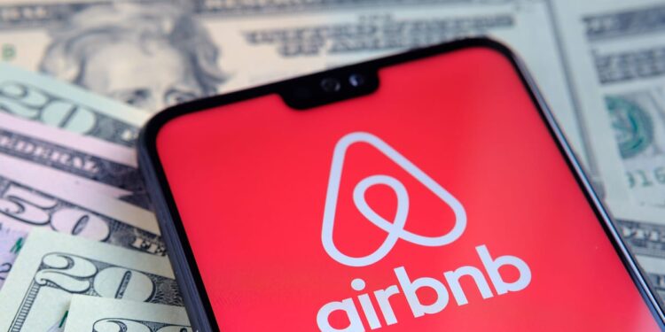 La nueva normalidad ayuda a Airbnb, sus ingresos suben un 70%
