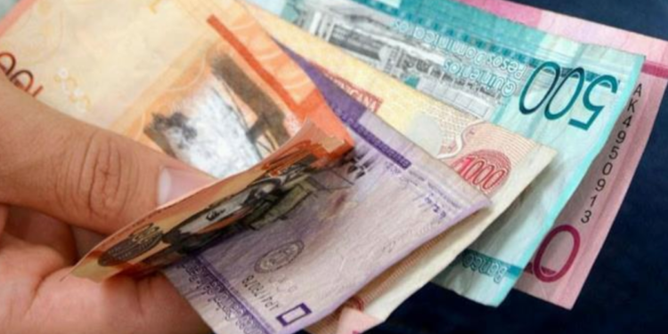 Casi el 80% de los trabajadores dominicanos sigue ganando menos de 30,000 pesos