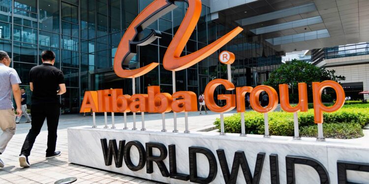 Alibaba no se salva, reduce beneficios en su último año fiscal